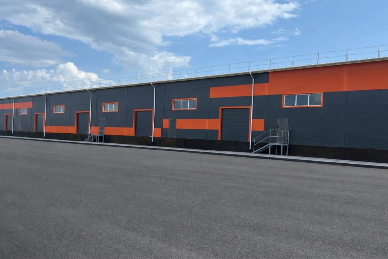 Автономное газовое отопление  складов, высотой от 6 метров,  оснащенных секционными  воротами 3х3 метра, каждые 6  метров.